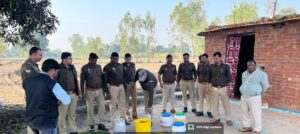 आबकारी आयुक्त उत्तर प्रदेश द्वारा दिए गए आदेश के तहत जिलाधिकारी एवं संयुक्त आबकारी आयुक्त मेरठ जोन ,उप आबकारी आयुक्त बरेली प्रभार के कुशल पर्यवेक्षण व जिला आबकारी अधिकारी शाहजहांपुर के नेतृत्व में अवैध शराब के निर्माण, बिक्री एवं परिवहन की रोकथाम के संबंध में चलाए जा रहे विशेष प्रवर्तन अभियान के क्रम में आज दिनांक19.11.2025 को आबकारी निरीक्षक क्षेत्र-2 पुवायां राजेंद्र कुमार आबकारी निरीक्षक क्षेत्र 3 गिरिजेश आबकारी निरीक्षक क्षेत्र 4 रोशन लाल और बंडा पुलिस के साथ संयुक दबिश क्षेत्र में मोहिद्दीन पुर, चांदीपुर पडरी, नवीची, पसियापुर तथा अरेली ग्रामों में संदिग्ध स्थानों पर दबिश व छापेमारी की गई। दबिश व छापेमारी के दौरान 500 किलोग्राम लहन और 50 लीटर कच्ची शराब बरामद की गयी। देसी व कंपोजिट दुकानों का आकस्मिक निरीक्षण किया गया तथा गोपनीय रूप से टेस्ट परचेज कराया गया। पोस मशीन से स्कैन की बिक्री व रजिस्टर से बिक्री का मिलान किया गया तथा विक्रेताओं को 100% पोस मशीन से स्कैन करके बिक्री करने के सख्त निर्देश दिए गए